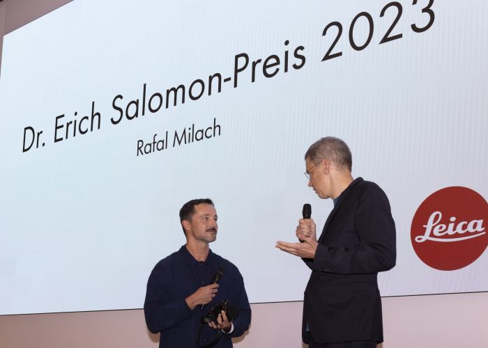 Verleihung des Dr. Erich Salomon-Preises am 28.10.2023, Rafał Milach und Rainer Schlautmann © Rosa Merk