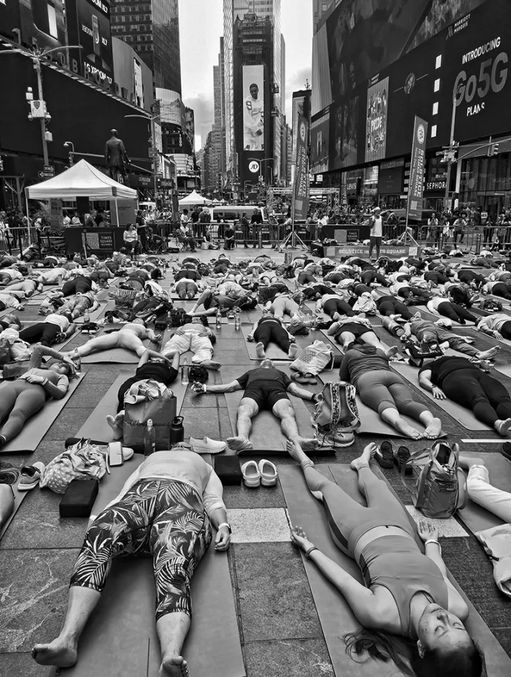 Massen-Yoga uaf dem Times Square © Barbara Wolff