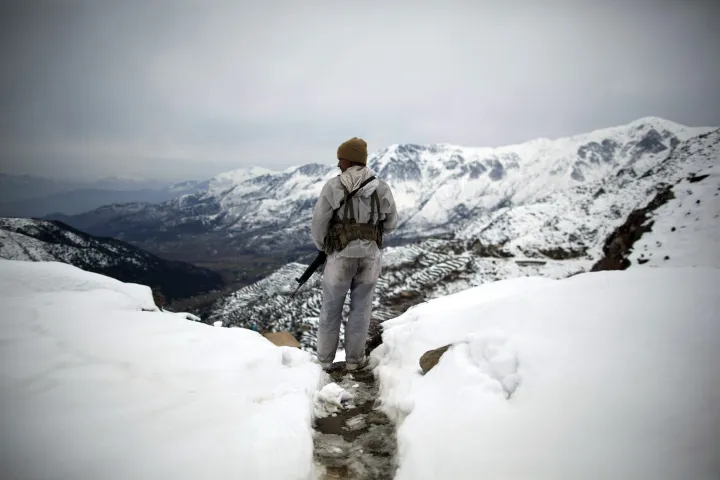 Pakistanischer Soldat auf Patrouille, Kalpani Base, 2012 © Ankja Niedringhaus