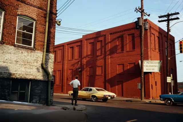 Untitled, from the series Outlands, c. 1969-1974 © William Eggleston. Courtesy Eggleston Artistic Trust and David Zwirner Dokument CO Berlin . Press Images . Annual Preview 2023 . EN Untitled, from the series Outlands, c. 1969-1974 © William Eggleston. Courtesy Eggleston Artistic Trust and David Zwirner Dokument CO Berlin . Press Images . Annual Preview 2023 . EN