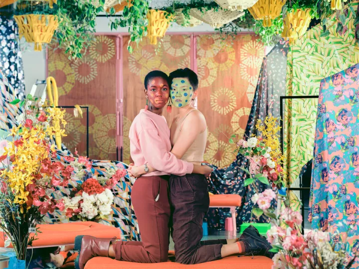 © Leonard Suryajaya, Two Bodies, 2017, aus der Serie False Idol, 2016–2020 © Leonard Suryajaya © Leonard Suryajaya, Two Bodies, 2017, aus der Serie False Idol, 2016–2020 © Leonard Suryajaya