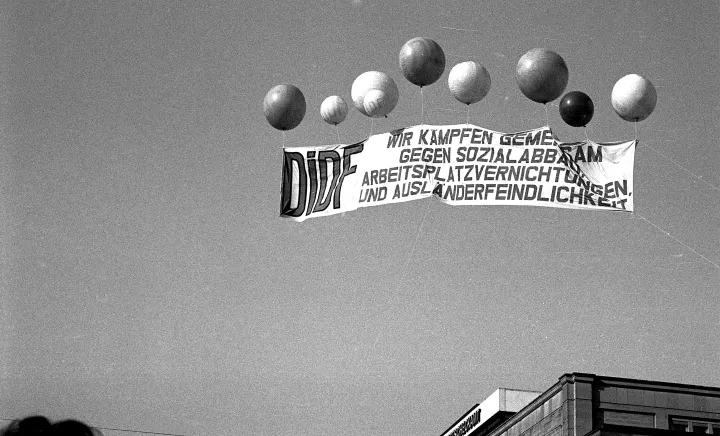Nuri Musluoğlu, Kundgebung anlässlich des 50. Jahrestags der Machtergreifung, Mössingen, 1983 © Nuri Musluoğlu Nuri Musluoğlu, Kundgebung anlässlich des 50. Jahrestags der Machtergreifung, Mössingen, 1983 © Nuri Musluoğlu