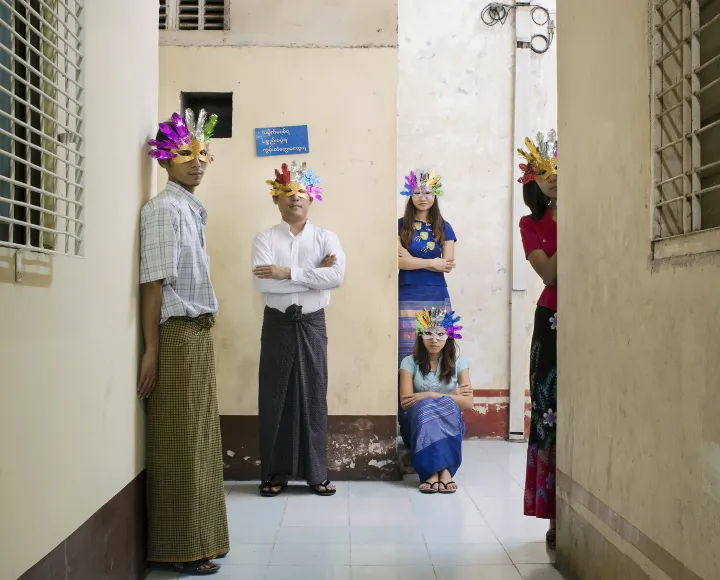Burmesische Künstler mit Masken