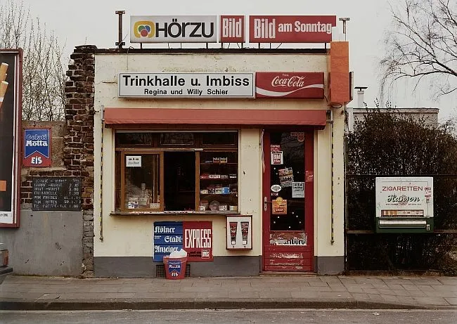 Tata Ronkholz: Trinkhalle, Köln-Nippes, Merheimer Straße 294, 1983 © VAN HAM Art Estate: Tata Ronkholz