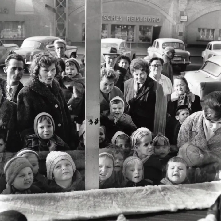 Thomas Billhardt, Alexanderplatz, Berlin, 1960 © Thomas Billhardt, CAMERA WORK Gallery