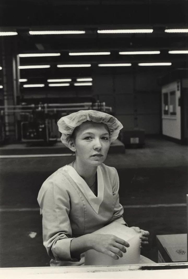 Sibylle Bergemann (1941-2010) Ohne Titel, aus der Serie 'Arbeitswelt' / Untitled, from the series 'Workplace', 1990 gelatin silver early print v numbered 37 x 25 cm © Nachlass Sibylle Bergemann; Ostkreuz, courtesy Kicken Berlin