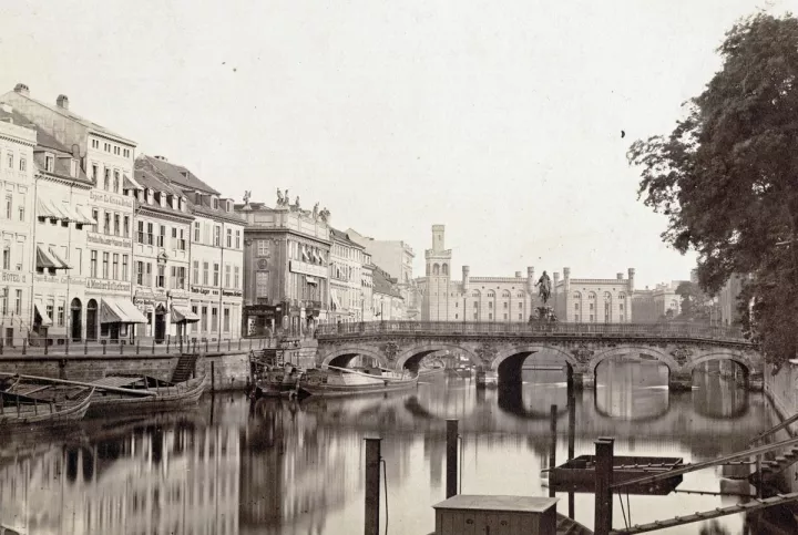 Burgstraße und Spree, 1856 (Ausschnitt) © Stadtmuseum Berlin | Foto: unbekannter Fotograf (Leopold Ahrendts zugeschrieben)