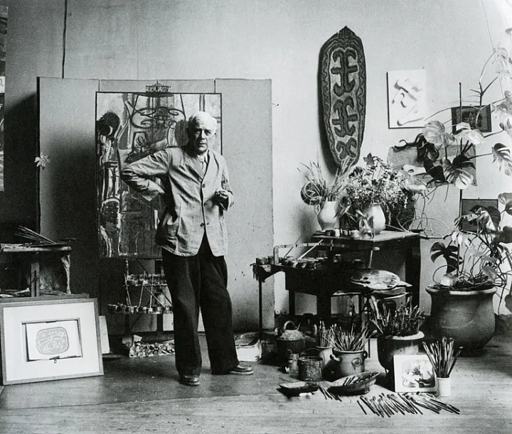 Willy Maywald Georges Braque in seinem Haus in der Nähe des Parc Montsouris, 1948 Stiftung Museum Schloss Moyland © Willy Maywald / VG Bild-Kunst, Bonn 2024