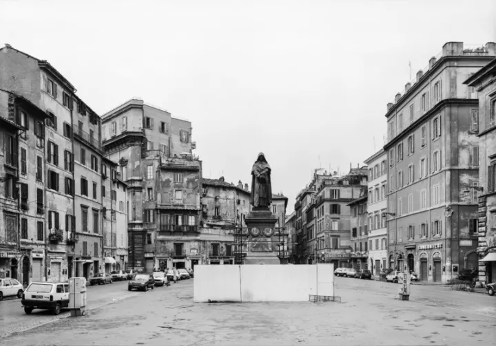 Thomas Struth, Campo de’ Fiori, Rom 1988, 1988 © Thomas Struth