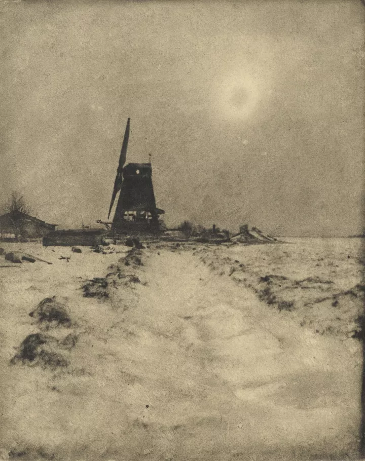 Molen in besneeuwd landschap © J.F.J. Huijsser, ca. 1920
