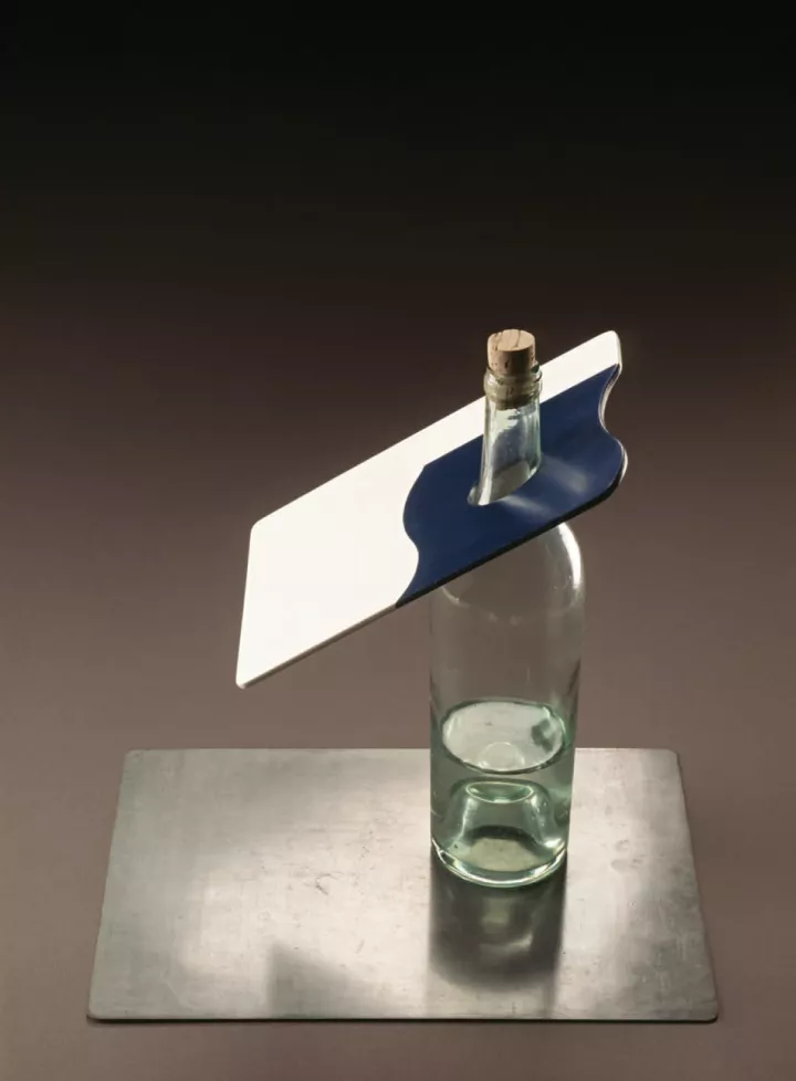 Pieter Laurens Mol, Untitled (Painter’s Palette of Willem van de Velde the Elder), 1990, enamel paint on plywood palette, old glass bottle, North Sea water, cork and tinned steel sheet, 25 x 35 x 34 cm (overall dimensions), courtesy Parrotta Contemporary Art Cologne / Bonn Pieter Laurens Mol, Untitled (Painter’s Palette of Willem van de Velde the Elder), 1990, enamel paint on plywood palette, old glass bottle, North Sea water, cork and tinned steel sheet, 25 x 35 x 34 cm (overall dimensions), courtesy Parrotta Contemporary Art Cologne / Bonn