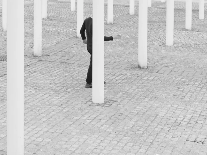 Florian Bong-Kil Grosse: Blindwalk #07, 2022, aus der Serie Blindwalk, 2022, digitale Fotografie/Fine Art Print © Florian Bong-Kil Florian Bong-Kil Grosse: Blindwalk #07, 2022, aus der Serie Blindwalk, 2022, digitale Fotografie/Fine Art Print © Florian Bong-Kil