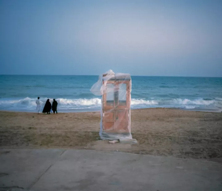 Hashem Shakeri: "The Haunted" beschreibt die Grenze oder Trennung zwischen wandernden Seelen und Körpern von ihrem eigentlichen Selbst., 2018, aus der Serie The Haunted, 2018, Fotografie © Hashem Shakeri