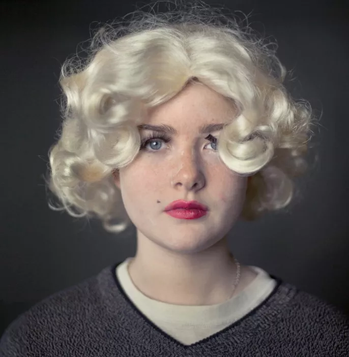 Julia Peirone: POLA D, 2022, aus der Serie Some like it hot, 2022, Photographie, Pigmentdruck © Julia Peirone Julia Peirone: POLA D, 2022, aus der Serie Some like it hot, 2022, Photographie, Pigmentdruck © Julia Peirone