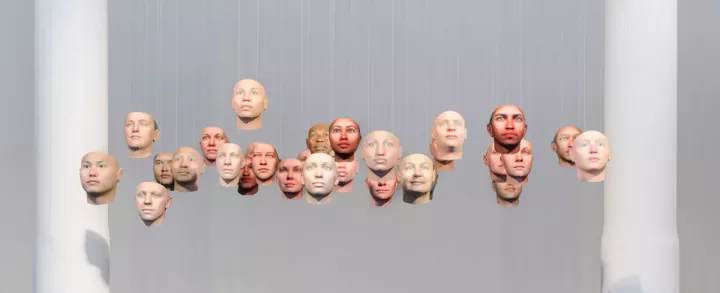Heather Dewey-Hagborg und Chelsea E. Manning, Probably Chelsea, 2017, Courtesy die Künstlerinnen und Fridman Gallery, New York, Foto: Paula Abreu Pita Heather Dewey-Hagborg und Chelsea E. Manning, Probably Chelsea, 2017, Courtesy die Künstlerinnen und Fridman Gallery, New York, Foto: Paula Abreu Pita