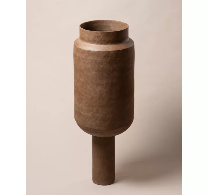 Sylvie Enjalbert, Standing Column, 2022, ceramic, 80 x 30 cm Sylvie Enjalbert, Standing Column, 2022, ceramic, 80 x 30 cm
