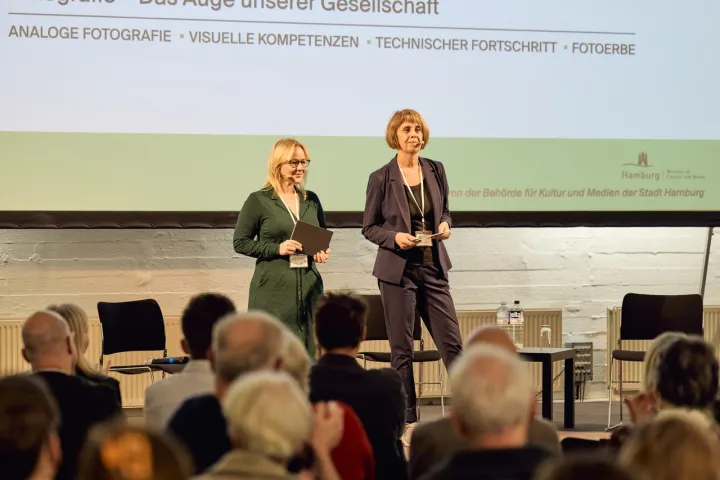 Dt. Fotorat. Julia Laatsch, Anna Gripp, Mitglieder des Sprecherrats 