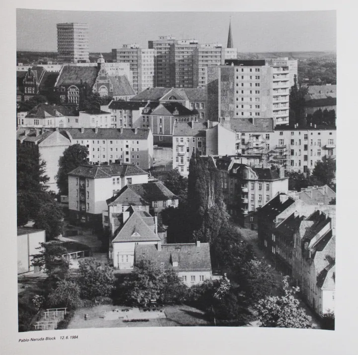 Rudolf Hartmetz: Pablo Neruda Block, aus der Reihe: Über Frankfurt/Oder, mit einem Text von Jürgen Barber, 1988. ©Kulturbüro Frankfurt (Oder)