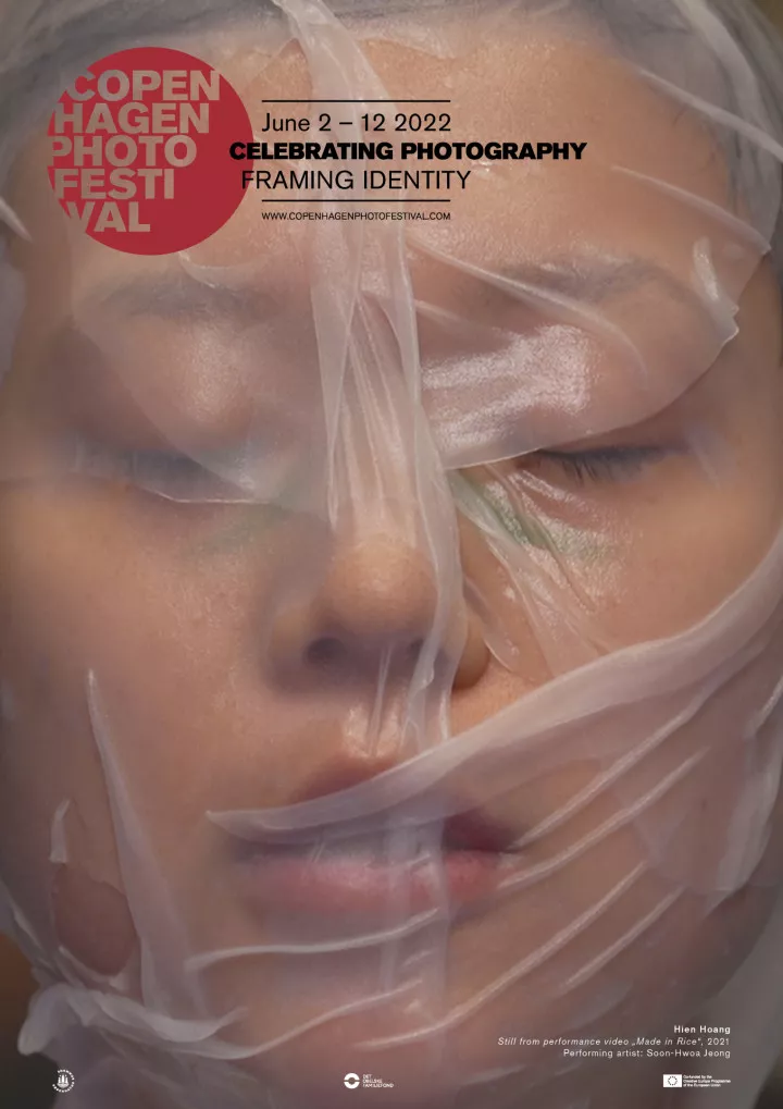 Framing Identity: Hien Hoang, Still from performance video „Made in Rice“, 2021, performing artist: Soon-Hwoa Jeong.