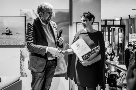 DGPh 4Ward | EMERGING PHOTOGRAPHER AWARD. Leica Galerie in Paris. Preisträgerin Mika Sperling und Thomas Gerwers, DGPh, Vorsitzender der DGPh Sektion Kunst, Markt und Recht. © Ruediger Glatz