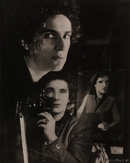 Marta Hoepffner – Selbstbildnis im Spiegel, 1941 Überblendung / Bromsilberpapier, 37,1 x 29,5 cm © Estate Marta Hoepffner