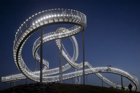 Rainer Schlautmann: Heike Mutter und Ulrich Genth, Tiger & Turtle: Magic Mountain, Duisburg 2011