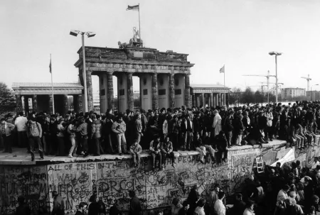 Fall der Mauer, am Brandenburger Tor, Berlin, 10. November 1989 © Barbara Klemm