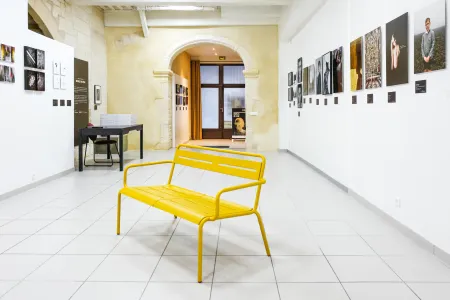 Blick in die ProfiFoto Pop Up Galerie bei den Rencontres Arles 2026. Foto: privat