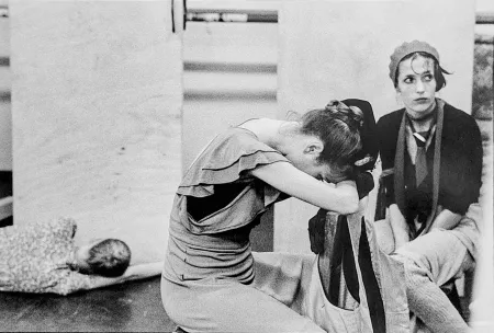 Probenpause, Tanztheater Pina Bausch, Tänzerinnen © Karl-Heinz Steckelings