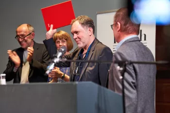 Verleihung des Dr. Erich Salomon-Preises an Hans-Jürgen Burkard in Hamburg am 25.9.2021 © Noah Bizer