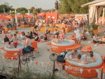 Aperol Spritz Pool Party. © Magnus Terhorst