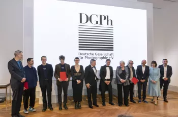 Preisträger*innen und Vorstandsmitglieder, DGPh Foto-Gala im Museum Barberini in Potsdam © Rosa Merk