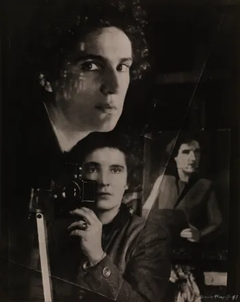 Marta Hoepffner – Selbstbildnis im Spiegel, 1941 Überblendung / Bromsilberpapier, 37,1 x 29,5 cm © Estate Marta Hoepffner