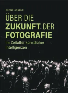 Bernd Arnold: Über die Zukunft der Fotografie – Im Zeitalter künstlicher Intelligenzen. Annäherungen in Wort und Bild 352 Seiten, 28 Fotografien, 5 in Farben und 5 Illustrationen Verlag Morisel, ISBN: 978-3-943915-78-5