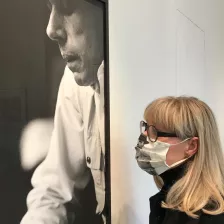 Simone Klein looking at Michael Ruetz: Portrait Joseph Beuys, Galerie Van der Grinten Köln