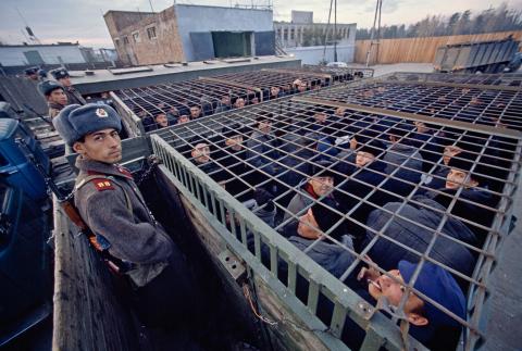 The Human Cage. Bahnstation Sima, Sibirische Eisenbahn 1989. © Hans-Jürgen Burkard (300 dpi)