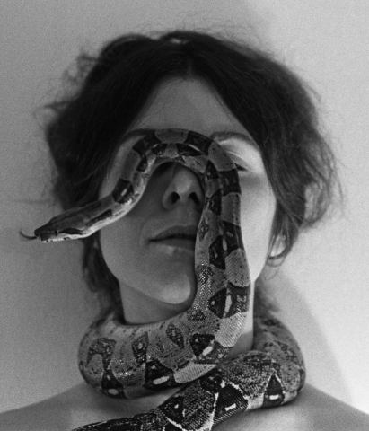 Selbstporträt mit Schlange, 1976. Jane Evelyn Atwood
