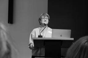 Dr. Adelheid Komenda berichtete über den Erfolg der sog. Machbarkeitsstudie zur Fotografie in Ostdeutschland