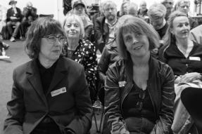 Martina Mettner und Anna Gripp. Dahinter Kuratorin Gisela Kayser und Fotorats-Mitarbeiterin Anja Kneller