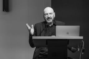 Michael Biedowicz, der die beiden Foto-Galas maßgeblich organisiert hatte, argumentierte für die Gala