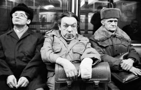 Harald Hauswald, U-Bahn Linie A, Ost-Berlin, DDR, 1986 © Harald Hauswald/OSTKREUZ