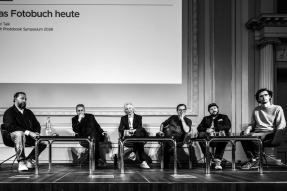 Staatsbibliothek zu Berlin DGPh Symposium zum Fotobuch am 19.09.2026. v.l.n.r.: Ruediger Glatz, Thomas Gust, Nadine Barth, Markus Schaden, Nikita Teryoshin, Helmut Völter © Thomas Gerwers 