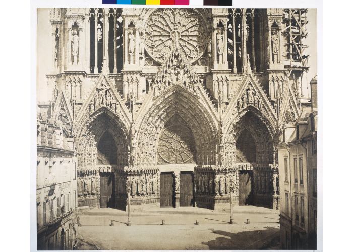 © Gebrüder Bisson (französische Photographen) ,,Reims, Westfassade der Kathedrale" Albuminpapier 1857