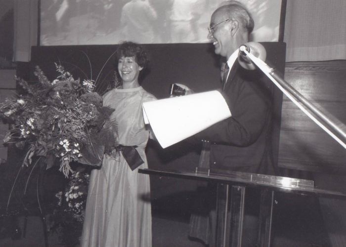 Dr. Friderichs überreicht den Preis an Barbara Klemm, Foto: DGPh