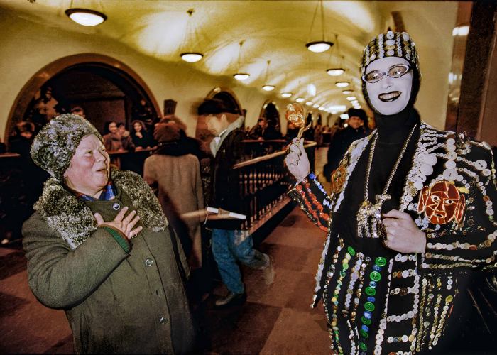 In den Gängen der Moskauer U-Bahn, 1993. © Hans-Jürgen Burkard