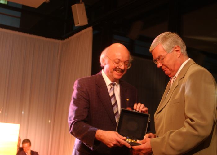 Kulturpreisverleihung am 22.10.2003 in Berlin, v.l.: Hansjoachim Nierentz, Mogens S. Koch (© Michael Ebert)