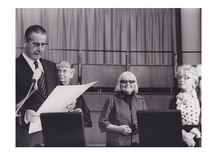 Impressionen von der Kulturpreisverleihung 1976, v.l.n.r.: Gerhard Schröder, Rosemarie Clausen, Liselotte Strelow, Regina Relang; Foto: Helmut Jüliger
