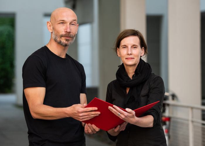 Stefan Vanthuyne und Prof. Dr. Stefanie Diekmann - Übergabe der Urkunde. © Laura Brichta
