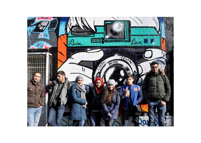  Gruppe mit Kamerahintergrund - März 2016, im Rahmen des VHS/talentCAMPus (Photograph: Tobias Hoss, wirsprechenfotografisch)
