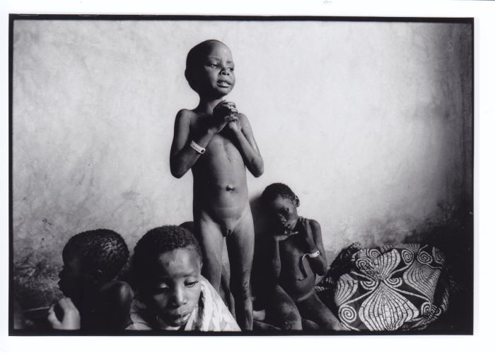 Gilles Peress, Fotografie aus der Ausstellung "The Silence (Kriegsbilder aus Ruanda)", 15.10.-19.11.95 sowie aus der Publikation "The Silence", Scalo Verlag, Zürich 1994